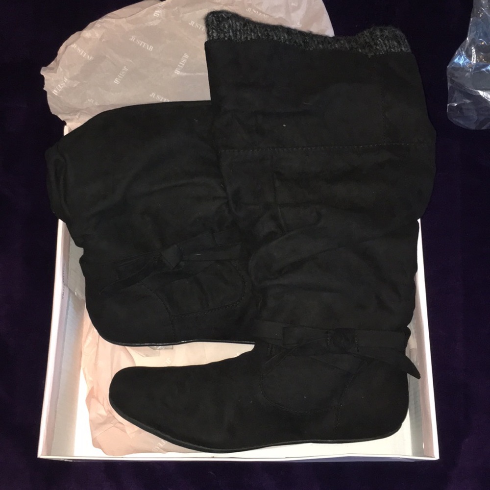 Black flat boots